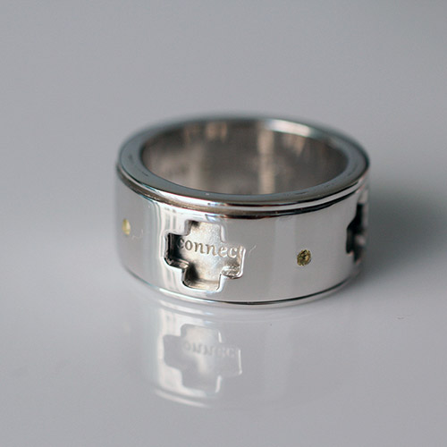 spinning-wedding-ring-with-'connect'
