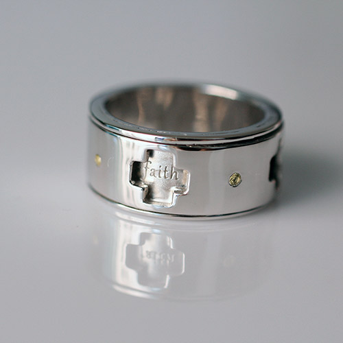 spinning wedding ring with 'faith'